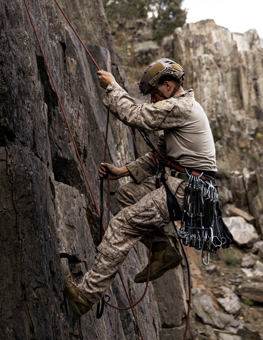 V35 and V11 Marines conduct lead climbing evaluation during Assault Climbers Course