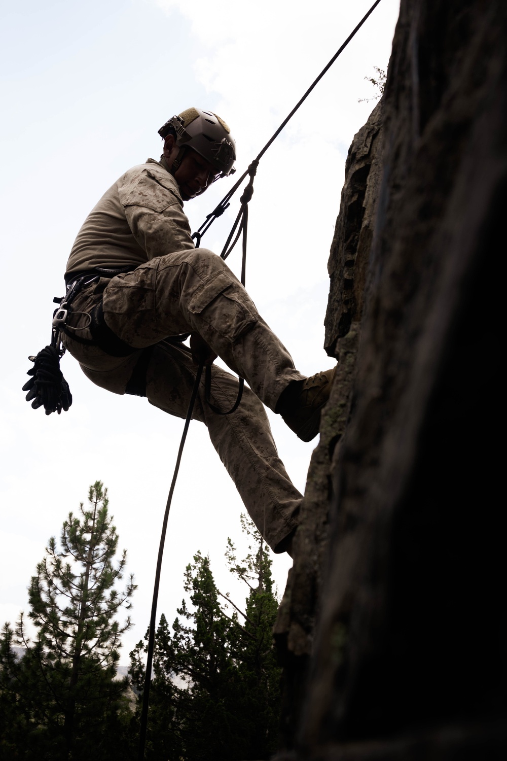 V35 and V11 Marines conduct lead climbing evaluation during Assault Climbers Course
