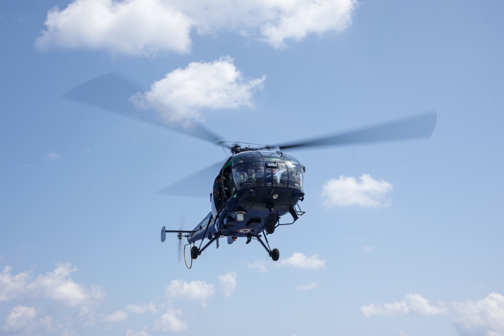 USS Truxtun Conducts Flight Quarters with Indian Navy