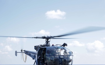 USS Truxtun Conducts Flight Quarters with Indian Navy