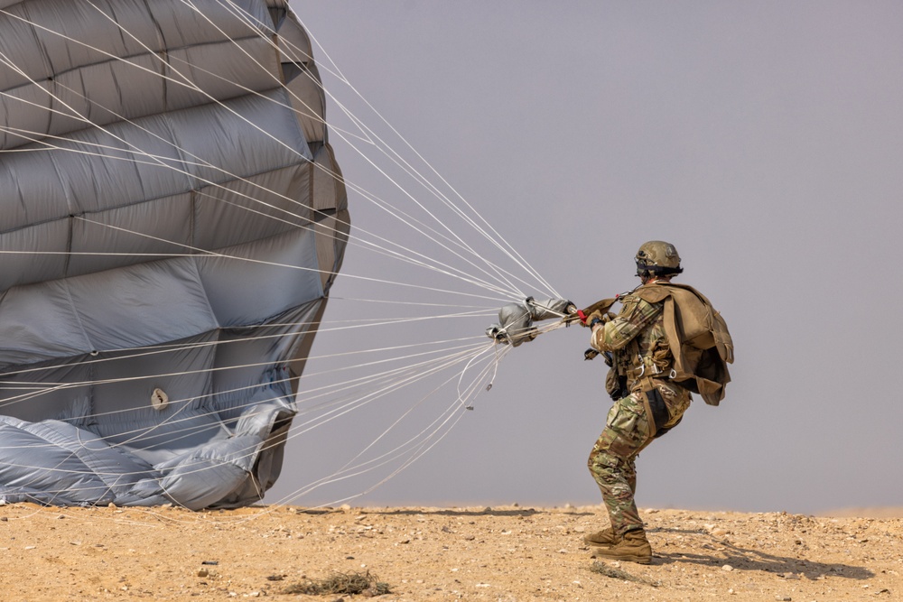 BRIGHT STAR 25: Military Free Fall over The Great Pyramids of Giza