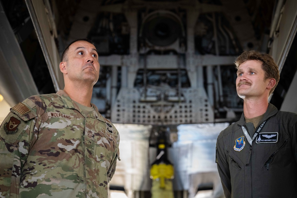 8th AF command chief visits Dyess