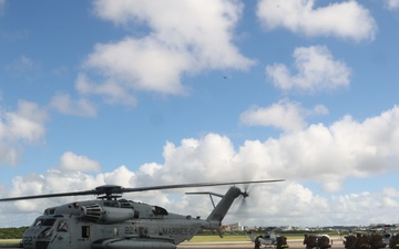 Marines with MWSS-172, HMH-462 fly in formation