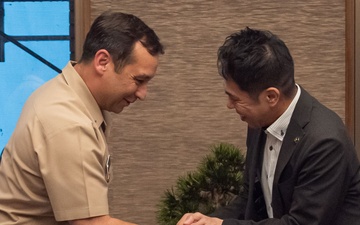 Capt. Leclerc Meets with Ayase Mayor