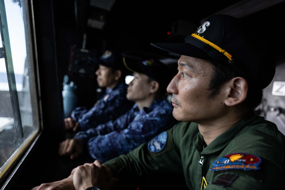 USS Higgins Conducts Bilateral Operations with JMSDF JS Ise and JS Suzunami