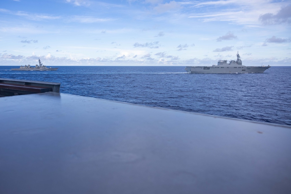 USS Higgins Conducts Bilateral Operations with JMSDF JS Ise and JS Suzunami
