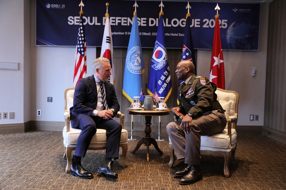 Tri-Command Commander Conducts Bilateral Meeting
