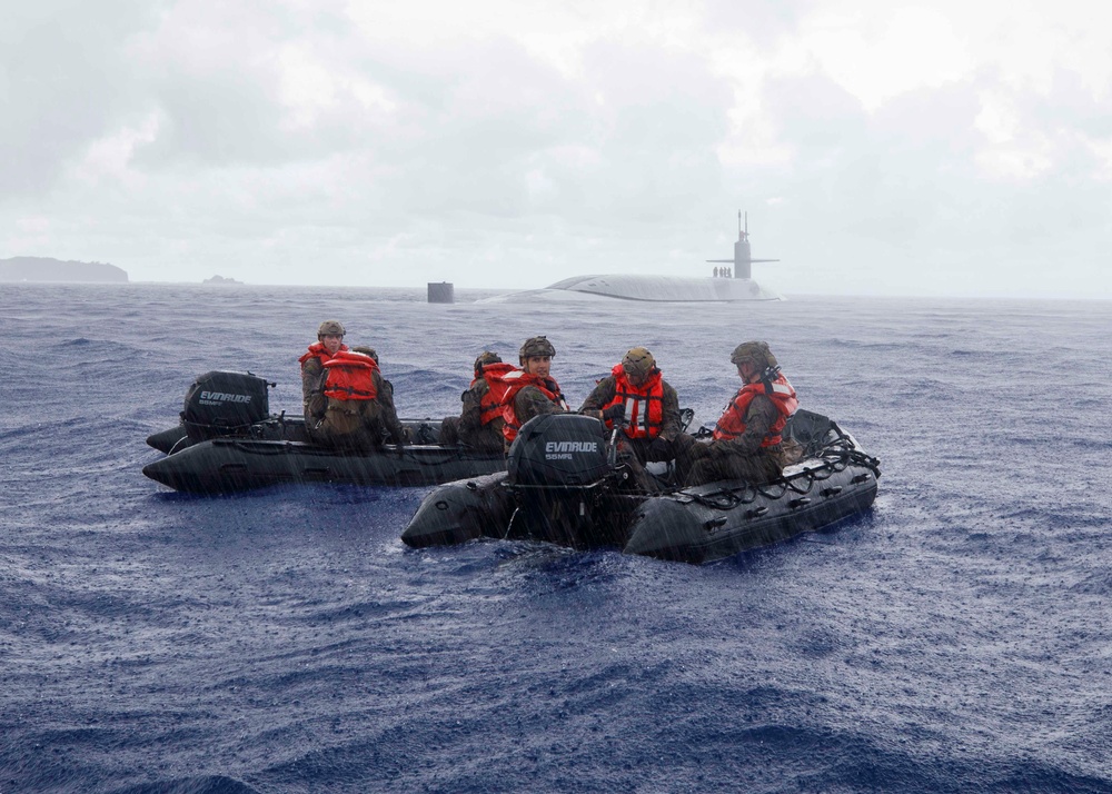 3rd Reconnaissance Battalion, 3rd Marine Division conducts Combat Rubber Reconnaissance Craft training with USS Ohio (SSGN 726)