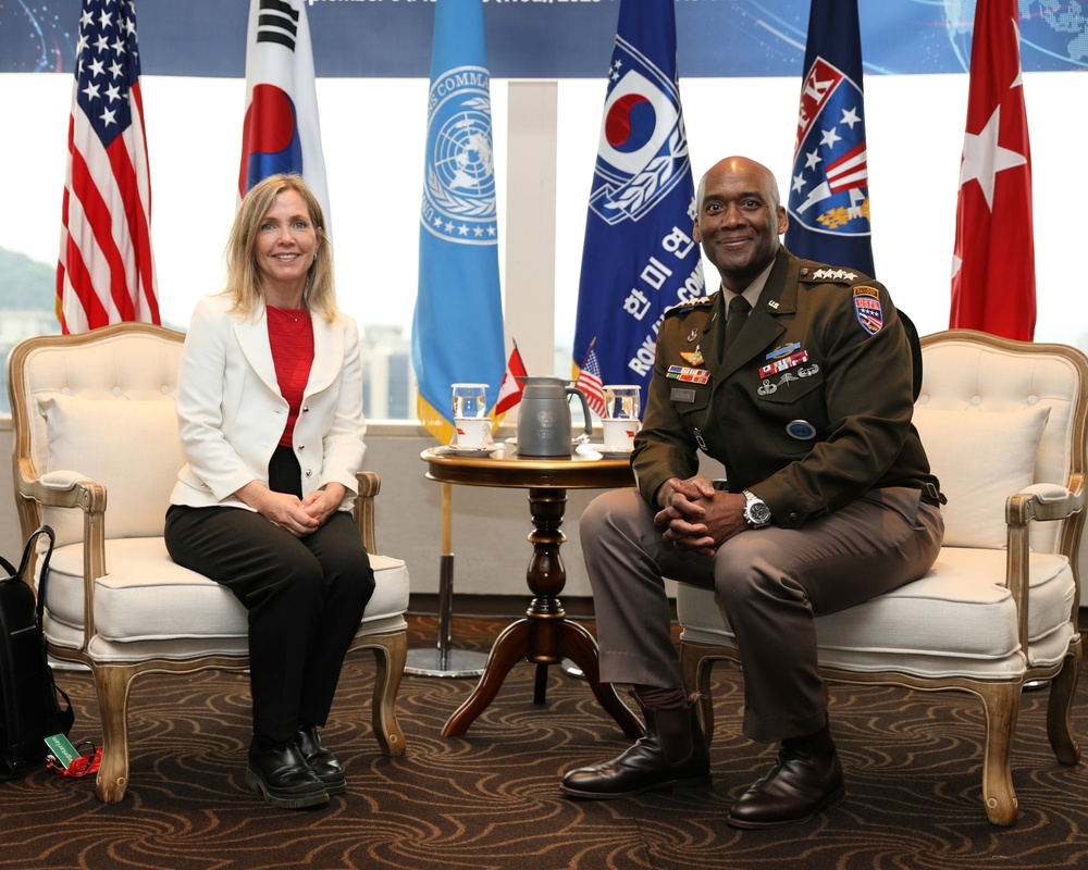Tri-Command Commander and Canada Deputy Minister Department of National Defense at SDD 2025