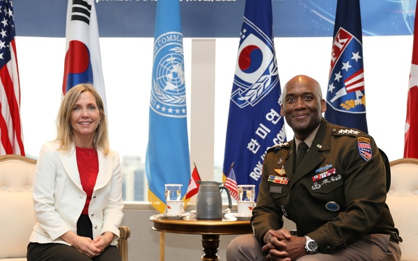 Tri-Command Commander and Canada Deputy Minister Department of National Defense at SDD 2025