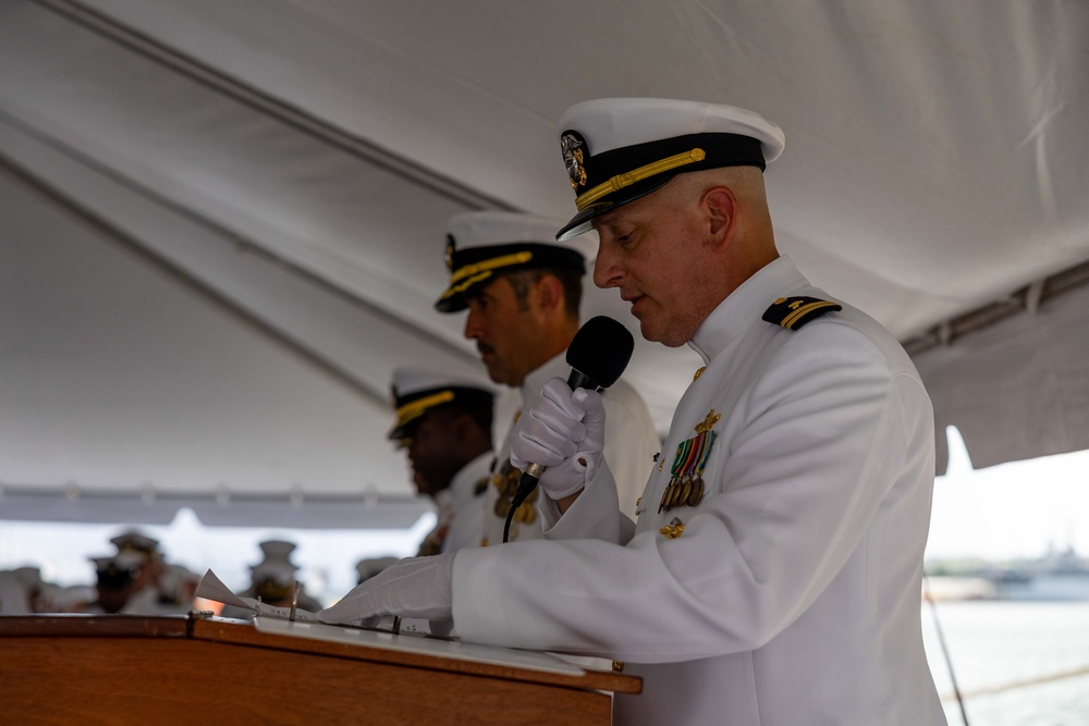 USS Higgins Holds Change of Command Ceremony