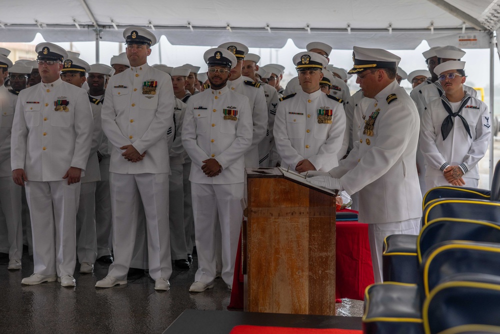USS Higgins Holds Change of Command Ceremony