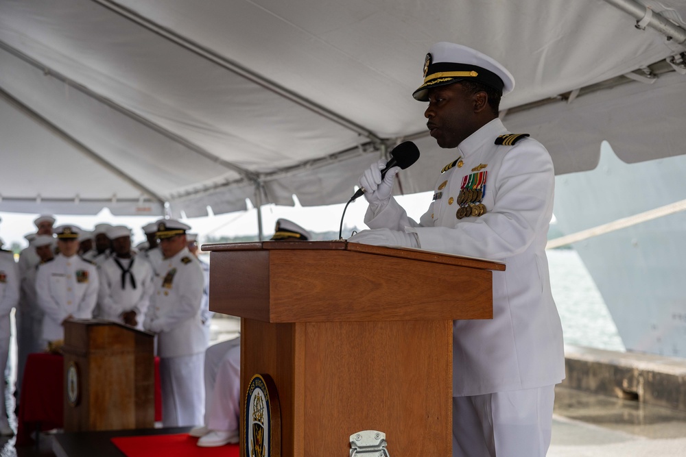 USS Higgins Holds Change of Command Ceremony