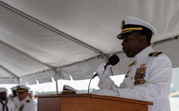 USS Higgins Holds Change of Command Ceremony