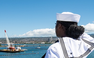 USS America (LHA 6) Arrives in Hawaii