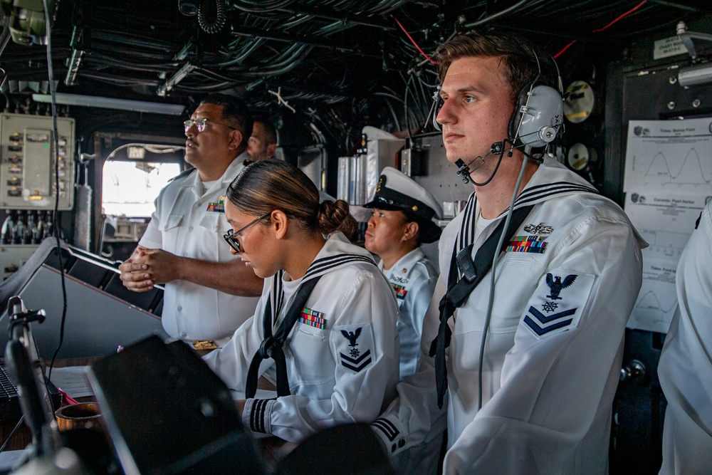 USS America (LHA 6) Arrives in Hawaii