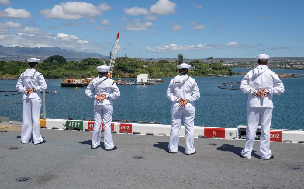 USS America (LHA 6) Arrives in Hawaii