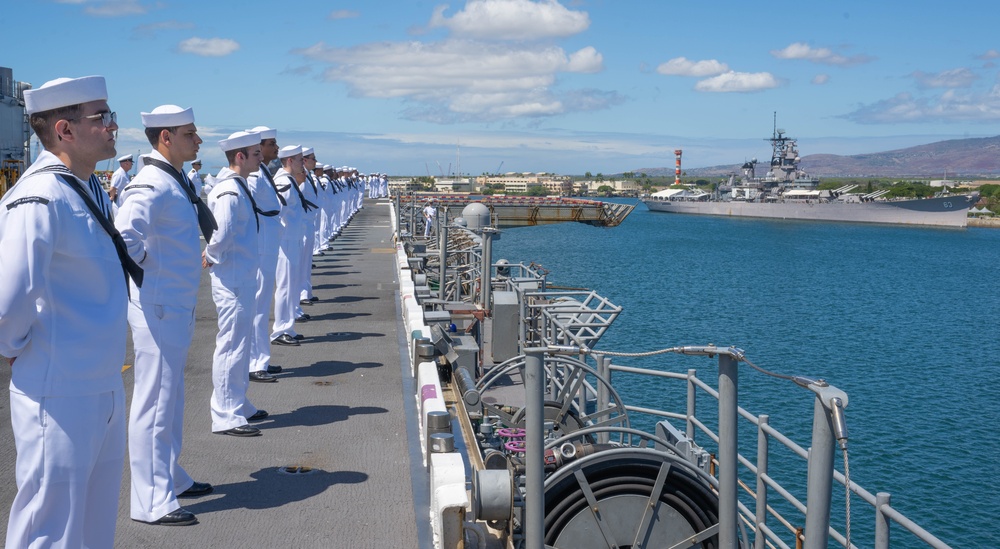 USS America (LHA 6) Arrives in Hawaii