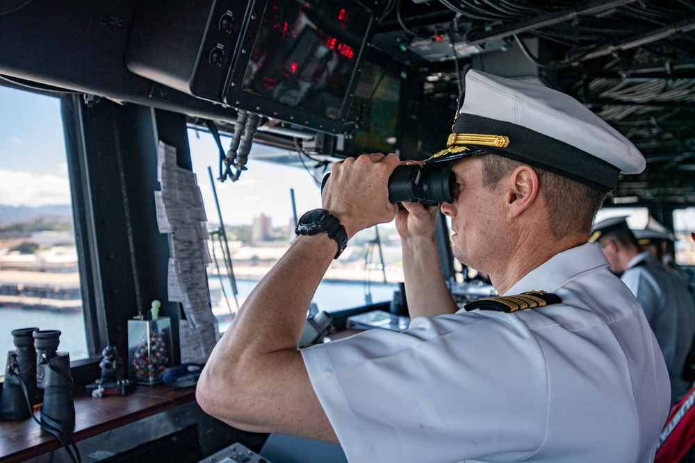 USS America (LHA 6) Arrives in Hawaii
