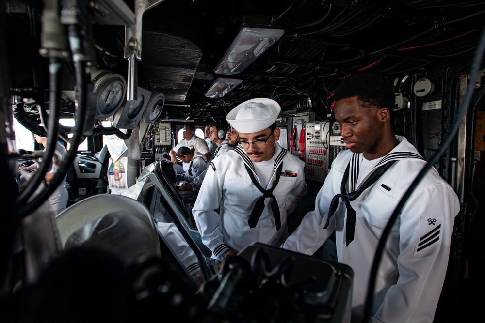 USS America (LHA 6) Arrives in Hawaii
