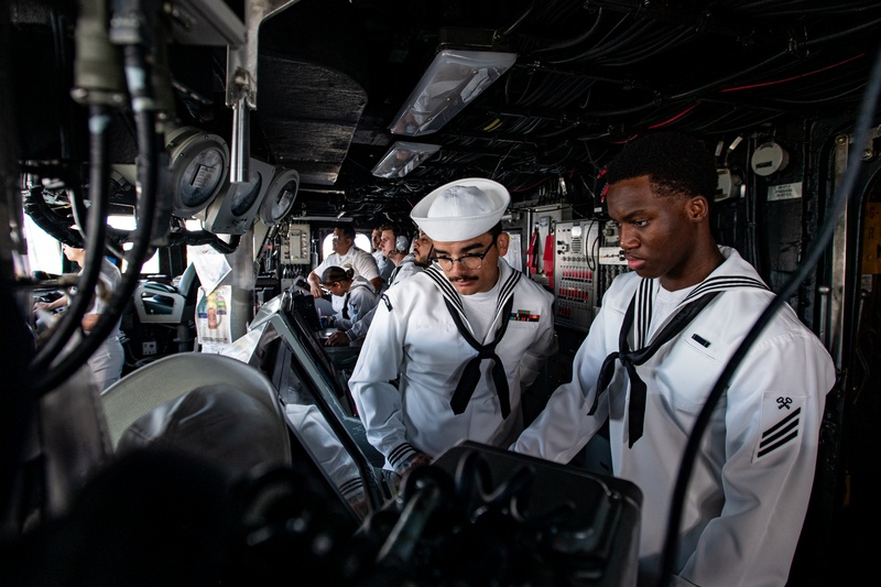 USS America (LHA 6) Arrives in Hawaii