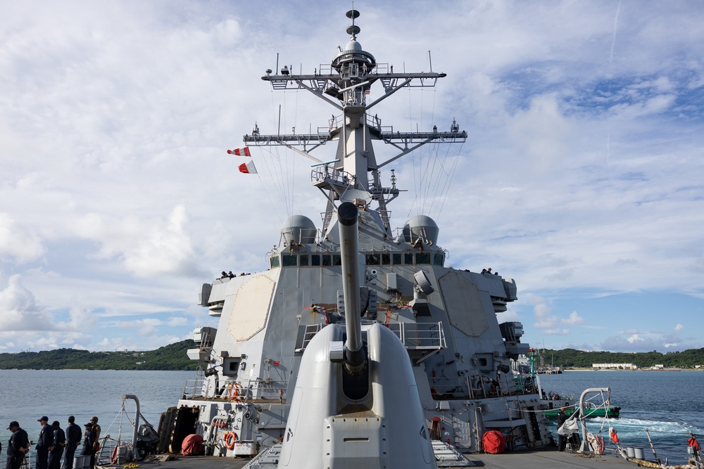 USS Curtis Wilbur (DDG 54) Arrives In Okinawa
