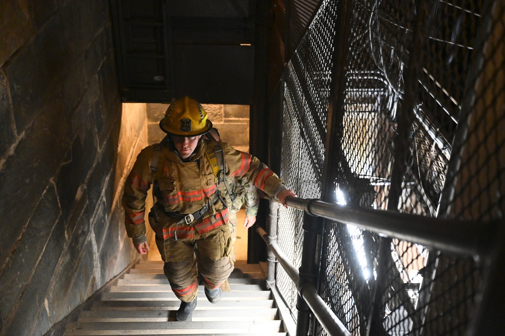 D.C. National Guardsmen join U.S. Park Police for 9/11 memorial stair climb at Washington Monument