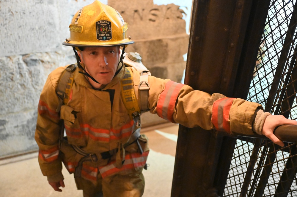 D.C. National Guardsmen join U.S. Park Police for 9/11 memorial stair climb at Washington Monument