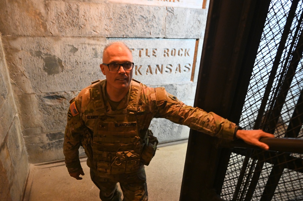 D.C. National Guardsmen join U.S. Park Police for 9/11 memorial stair climb at Washington Monument