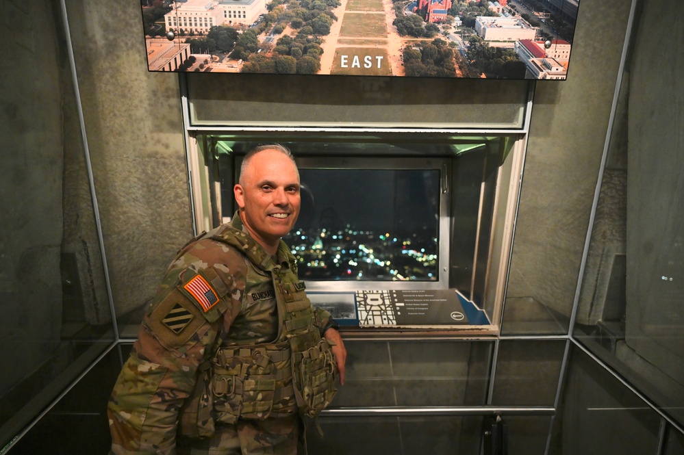 D.C. National Guardsmen join U.S. Park Police for 9/11 memorial stair climb at Washington Monument