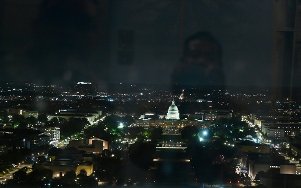 D.C. National Guardsmen join U.S. Park Police for 9/11 memorial stair climb at Washington Monument