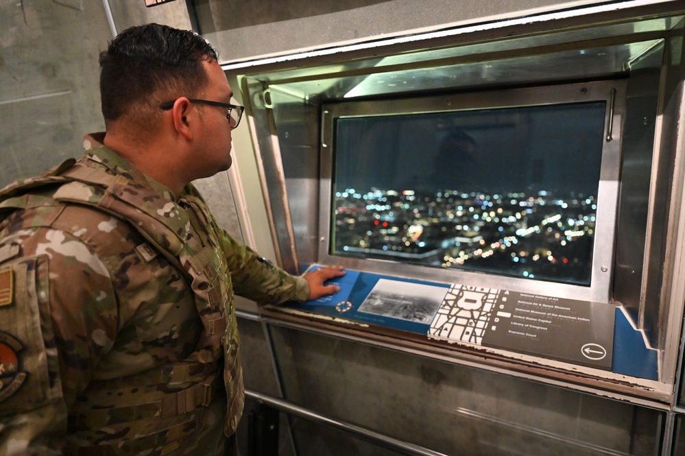 D.C. National Guardsmen join U.S. Park Police for 9/11 memorial stair climb at Washington Monument