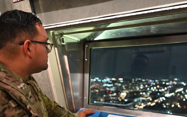 D.C. National Guardsmen join U.S. Park Police for 9/11 memorial stair climb at Washington Monument