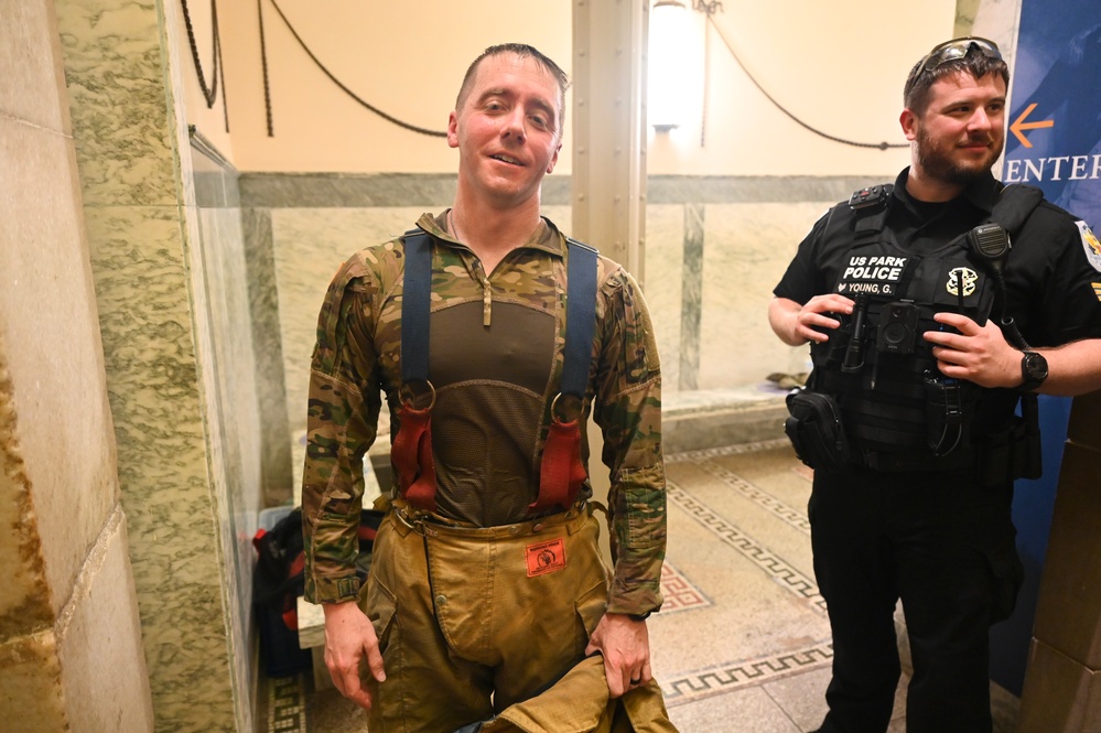 D.C. National Guardsmen join U.S. Park Police for 9/11 memorial stair climb at Washington Monument