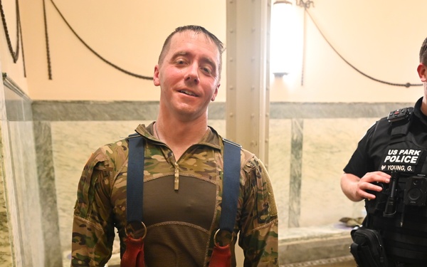 D.C. National Guardsmen join U.S. Park Police for 9/11 memorial stair climb at Washington Monument