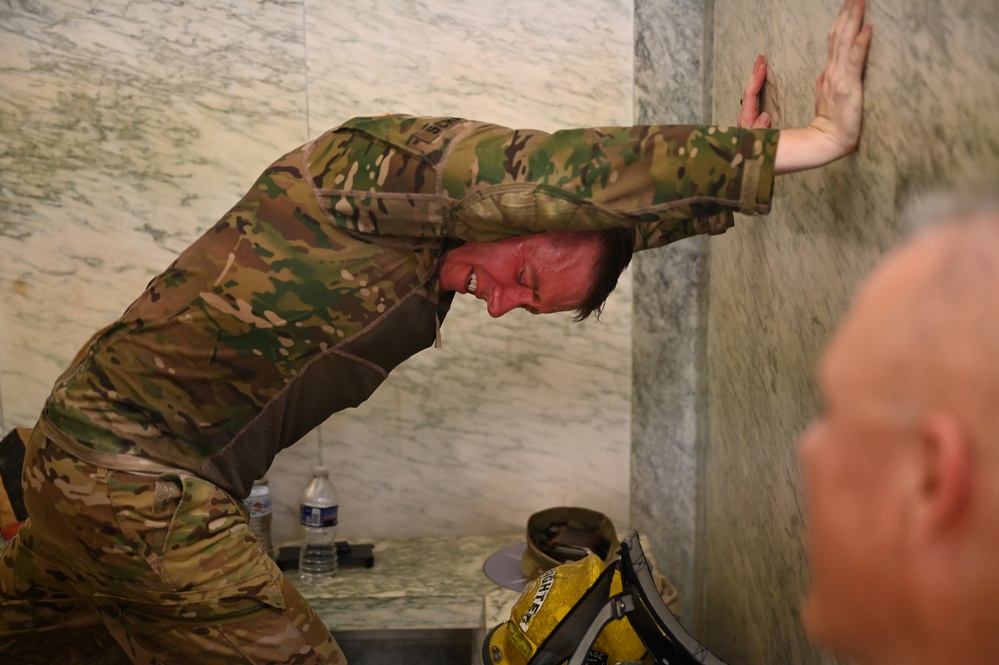 D.C. National Guardsmen join U.S. Park Police for 9/11 memorial stair climb at Washington Monument