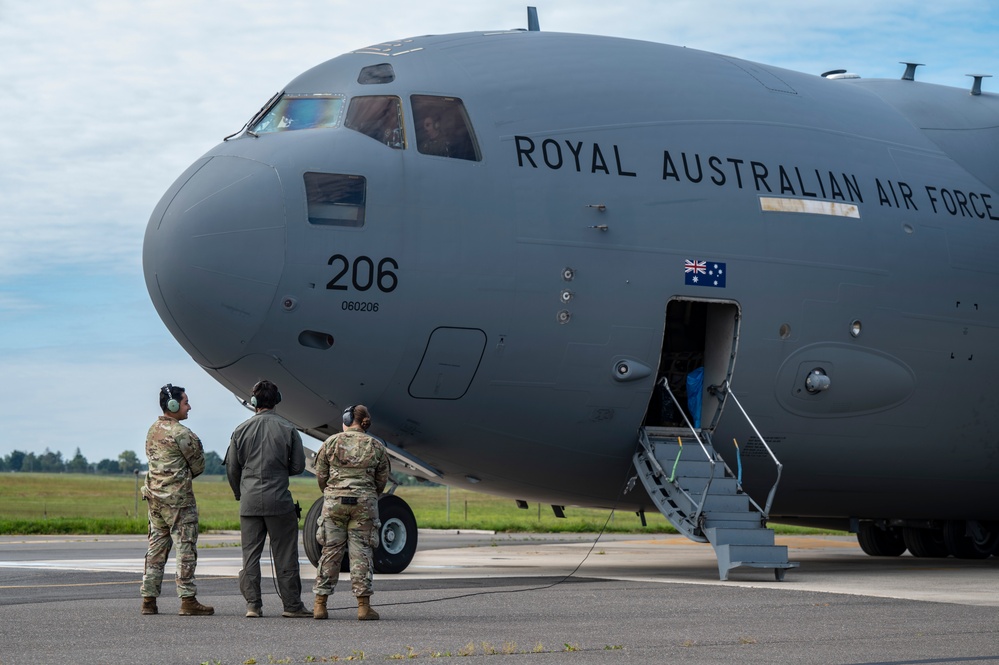 305th AMXS provides maintenance to RAAF C-17 during recent stop at JBMDL