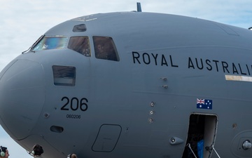 305th AMXS provides maintenance to RAAF C-17 during recent stop at JBMDL