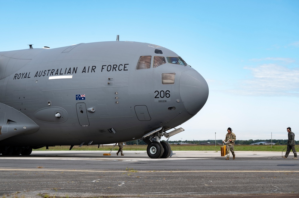 305th AMXS provides maintenance to RAAF C-17 during recent stop at JBMDL