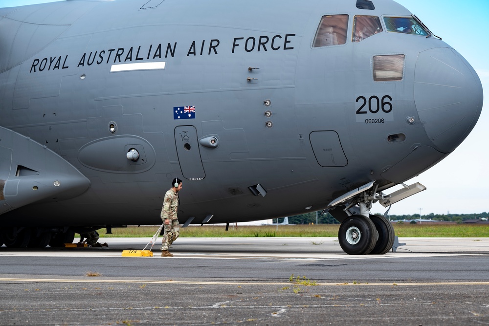 305th AMXS provides maintenance to RAAF C-17 during recent stop at JBMDL