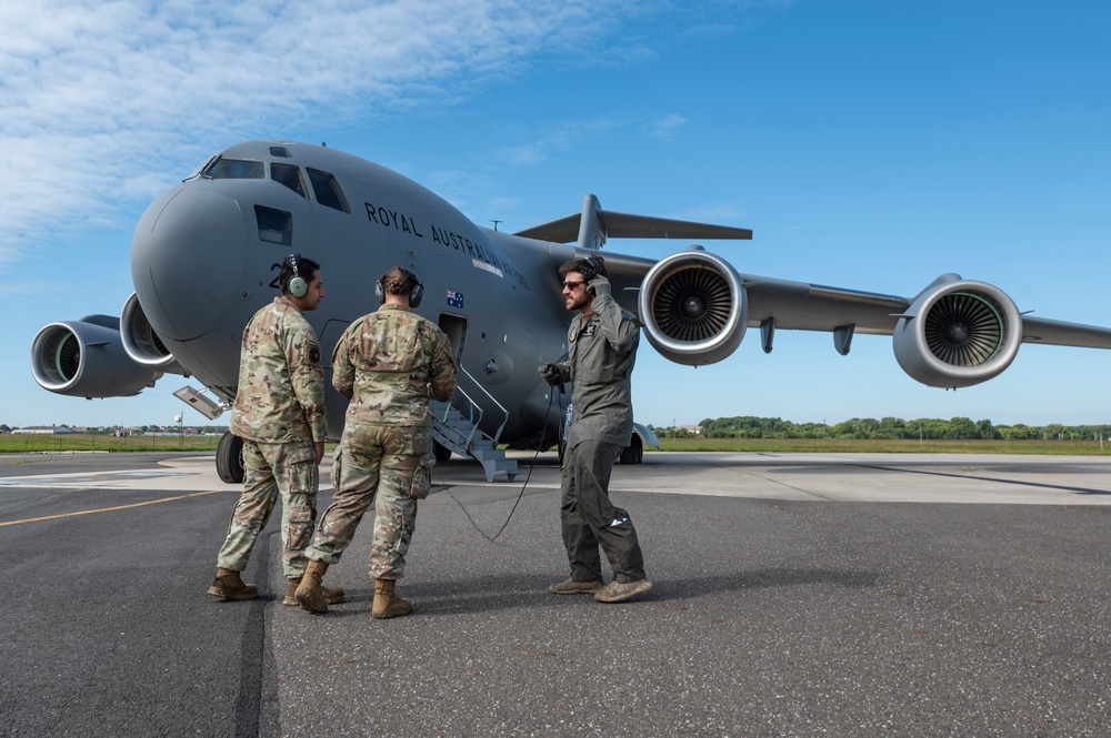 305th AMXS provides maintenance to RAAF C-17 during recent stop at JBMDL