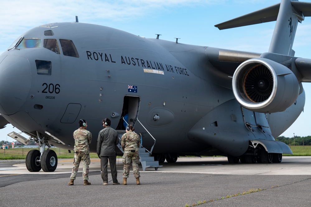 305th AMXS provides maintenance to RAAF C-17 during recent stop at JBMDL