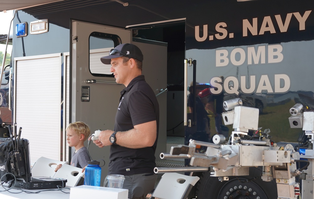 EOD Mobile Unit 12 - Detachment Yorktown Sailors participate in annual First Responders Marketplace event in Yorktown, Virginia