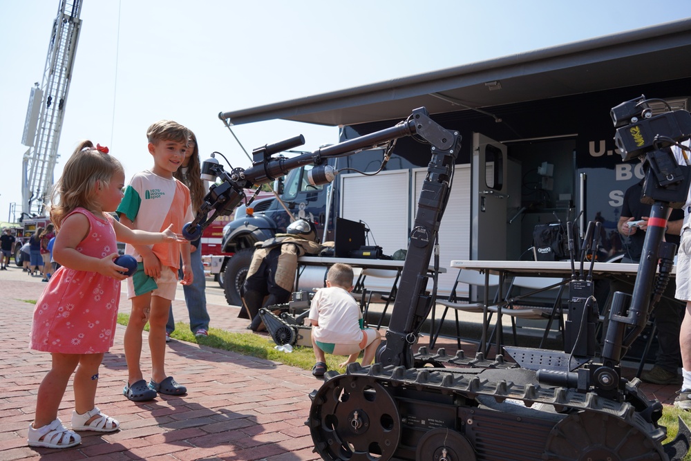 EOD Mobile Unit Two - Detachment Yorktown Sailors participate in annual First Responders Marketplace event in Yorktown, Virginia