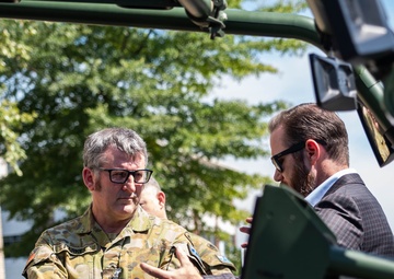 Australian Army Brigadier Sean Parkes Visits MCWL