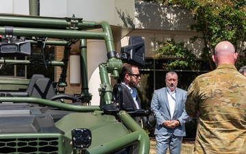 Australian Army Brigadier Sean Parkes Visits MCWL