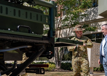 Australian Army Brigadier Sean Parkes Visits MCWL