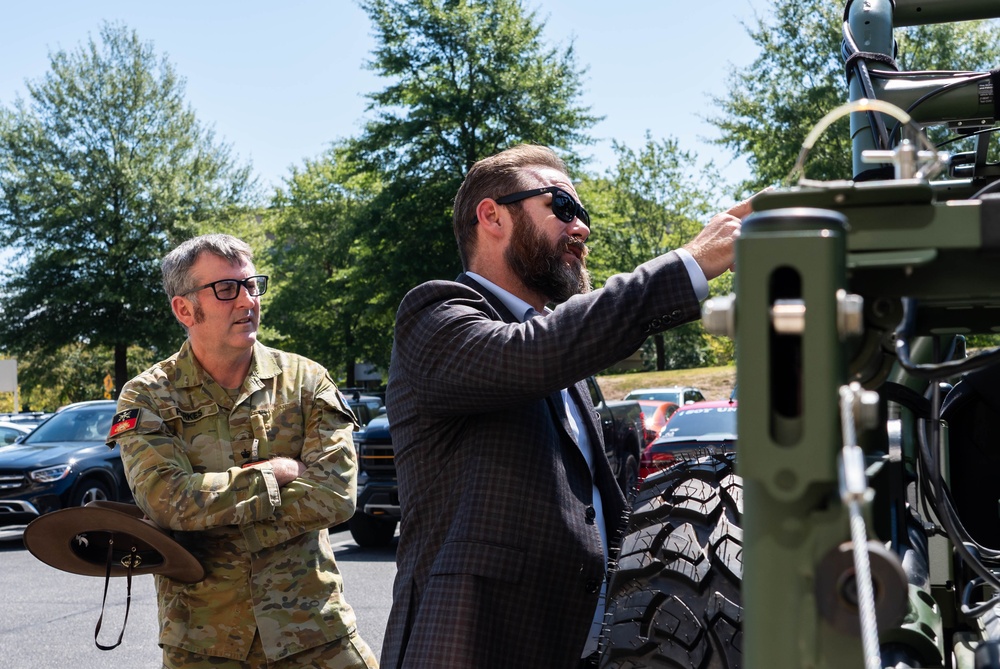 Australian Army Brigadier Sean Parkes Visits MCWL