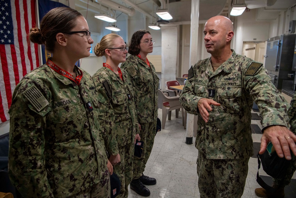VCNO Adm. Jim Kilby Visits USS Halsey (DDG 97)
