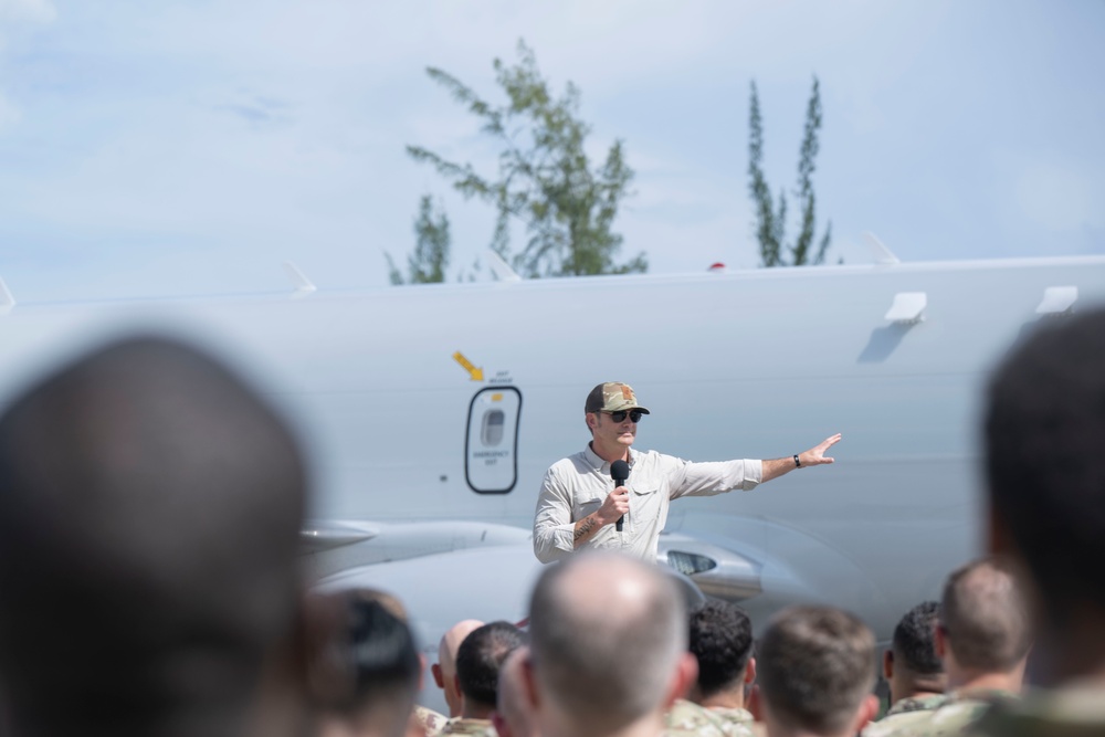 SW Visits the USS IWO Jima (LHD 7)